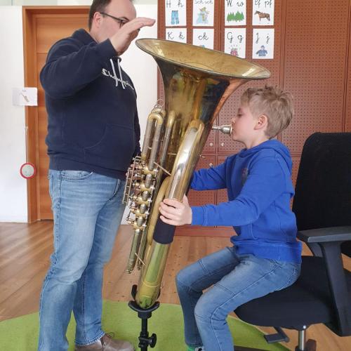 h