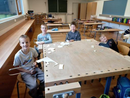 Laubsägearbeit: Fliegenpilze